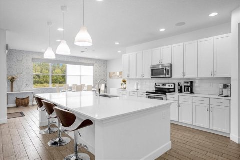Casa en venta en Kissimmee, Florida, 7 dormitorios, 379.41 m2 № 1401843 - foto 18