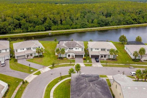 Casa en venta en Kissimmee, Florida, 7 dormitorios, 379.41 m2 № 1401843 - foto 12
