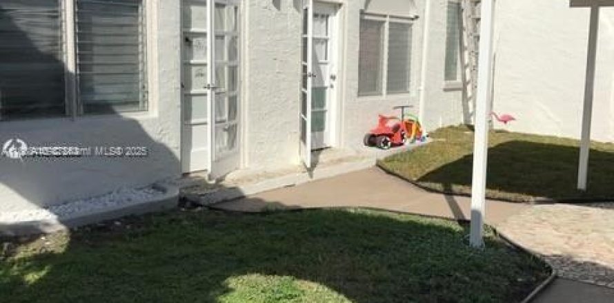 Villa ou maison à Surfside, Floride 1 chambre, 51.1 m2 № 1865061