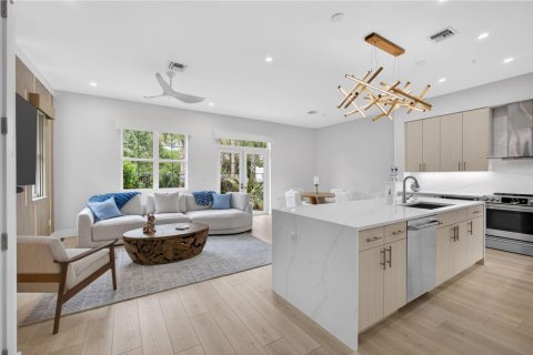 Townhouse in Jupiter, Florida 3 bedrooms, 218.88 sq.m. № 2251655 - photo 2