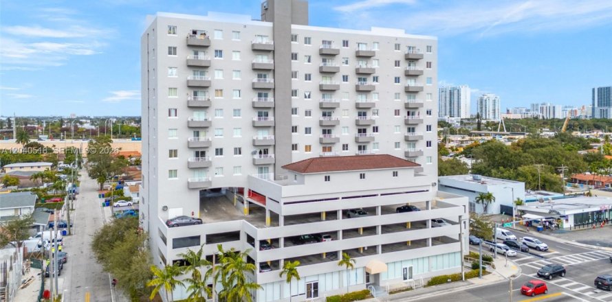 Condo in Miami, Florida, 2 bedrooms  № 2087183