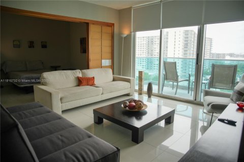 Condo in Hollywood, Florida, 1 bedroom  № 1768353 - photo 9