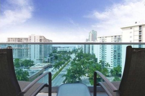Condo in Hollywood, Florida, 1 bedroom  № 1768353 - photo 21