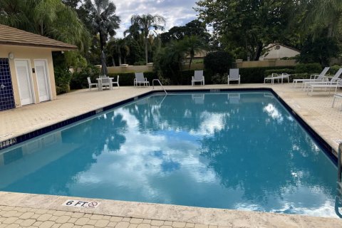 Townhouse in Palm Beach Gardens, Florida 3 bedrooms, 159.88 sq.m. № 748052 - photo 1