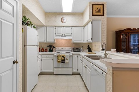 Condo in Gainesville, Florida, 2 bedrooms  № 1666181 - photo 15