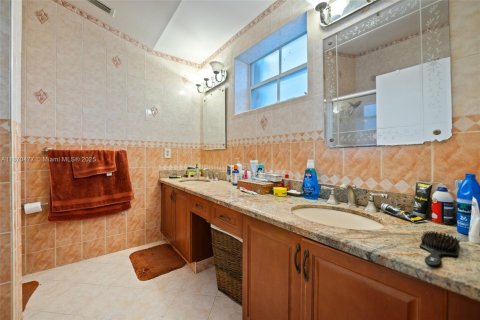 Купить виллу или дом в Пемброк-Пайнс, Флорида 3 спальни, 160.81м2, № 1923288 - фото 22