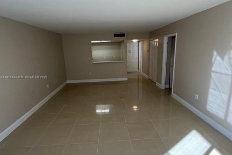 Copropriété à vendre à Lauderhill, Floride: 1 chambre, 77.39 m2 № 2082432 - photo 3