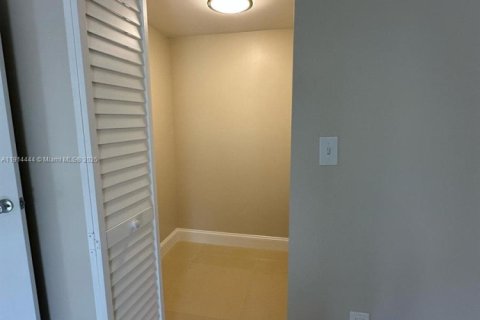Copropriété à vendre à Lauderhill, Floride: 1 chambre, 77.39 m2 № 2082432 - photo 19