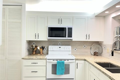 Copropriété à vendre à Belleair Bluffs, Floride: 1 chambre, 97.55 m2 № 2413951 - photo 5