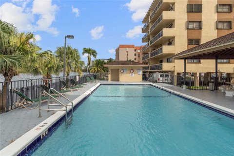Condo in Miami, Florida, 2 bedrooms  № 1953685 - photo 3