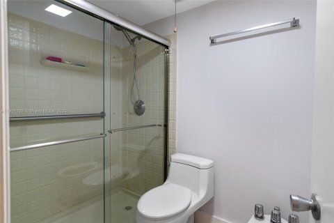 Condo in Miami, Florida, 2 bedrooms  № 1953685 - photo 22