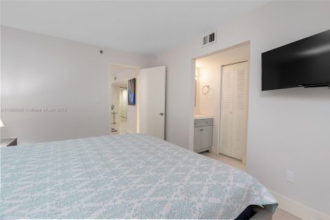 Condo in Miami, Florida, 2 bedrooms  № 1953685 - photo 20