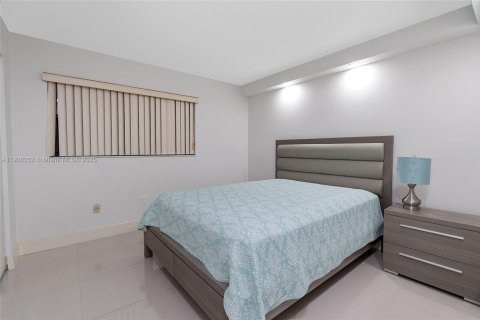 Condo in Miami, Florida, 2 bedrooms  № 1953685 - photo 23
