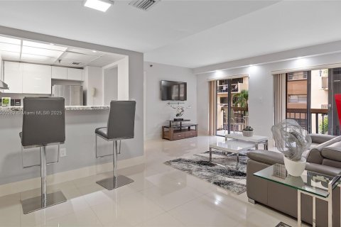 Condo in Miami, Florida, 2 bedrooms  № 1953685 - photo 12