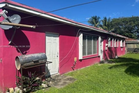 Villa ou maison à vendre à Miami, Floride: 3 chambres, 104.79 m2 № 1949597 - photo 2