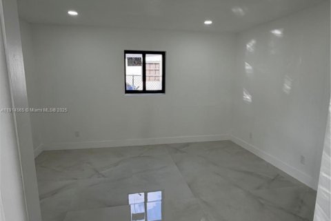 Casa en venta en Miami, Florida, 4 dormitorios, 252.88 m2 № 1970135 - foto 6