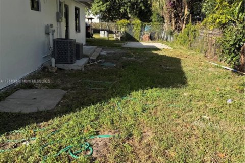 Casa en venta en Miami, Florida, 4 dormitorios, 252.88 m2 № 1970135 - foto 27