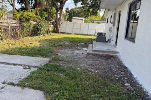 Casa en venta en Miami, Florida, 4 dormitorios, 252.88 m2 № 1970135 - foto 29