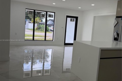 Casa en venta en Miami, Florida, 4 dormitorios, 252.88 m2 № 1970135 - foto 20
