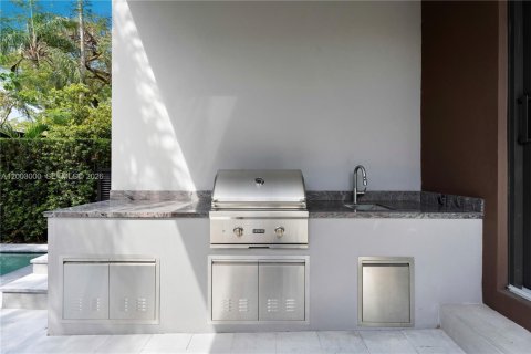 Townhouse in Miami, Florida 4 bedrooms, 269.6 sq.m. № 2066220 - photo 26