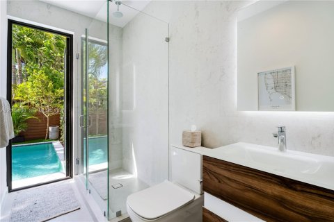 Townhouse in Miami, Florida 4 bedrooms, 269.6 sq.m. № 2066220 - photo 27