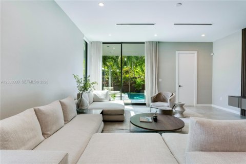 Townhouse in Miami, Florida 4 bedrooms, 269.6 sq.m. № 2066220 - photo 14