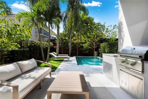 Townhouse in Miami, Florida 4 bedrooms, 269.6 sq.m. № 2066220 - photo 20