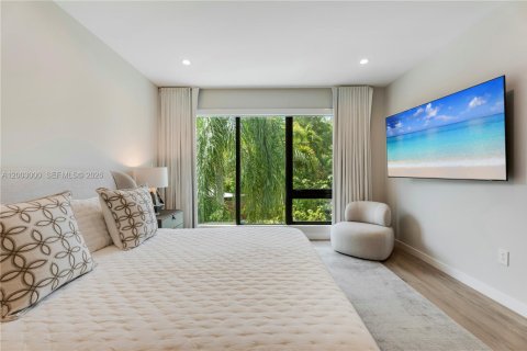 Townhouse in Miami, Florida 4 bedrooms, 269.6 sq.m. № 2066220 - photo 29