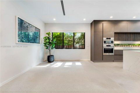 Townhouse in Miami, Florida 4 bedrooms, 269.6 sq.m. № 2066220 - photo 7