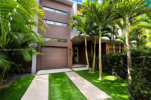 Townhouse in Miami, Florida 4 bedrooms, 269.6 sq.m. № 2066220