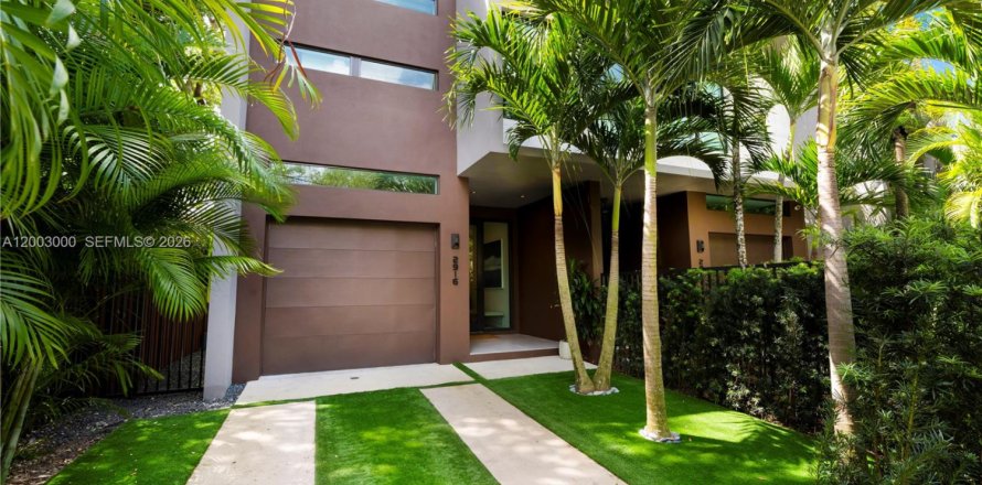 Townhouse in Miami, Florida 4 bedrooms, 269.6 sq.m. № 2066220