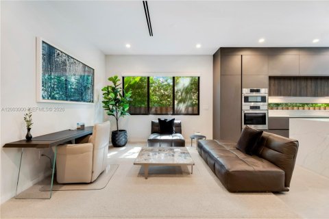 Townhouse in Miami, Florida 4 bedrooms, 269.6 sq.m. № 2066220 - photo 6
