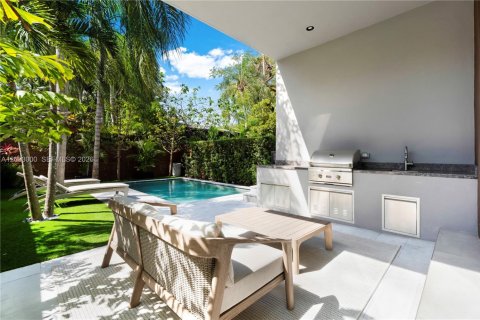 Townhouse in Miami, Florida 4 bedrooms, 269.6 sq.m. № 2066220 - photo 21