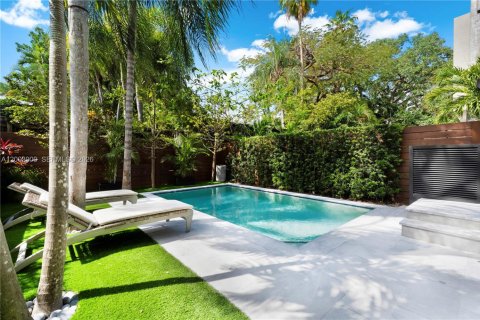 Townhouse in Miami, Florida 4 bedrooms, 269.6 sq.m. № 2066220 - photo 23