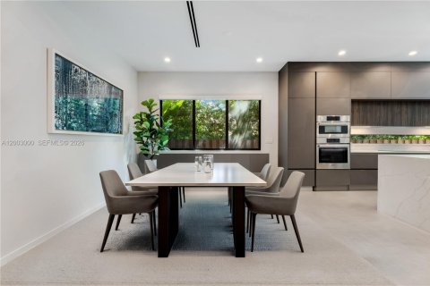 Townhouse in Miami, Florida 4 bedrooms, 269.6 sq.m. № 2066220 - photo 4