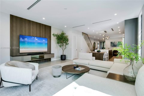 Townhouse in Miami, Florida 4 bedrooms, 269.6 sq.m. № 2066220 - photo 19