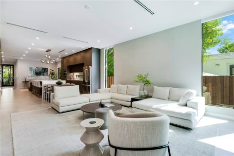 Townhouse in Miami, Florida 4 bedrooms, 269.6 sq.m. № 2066220 - photo 18