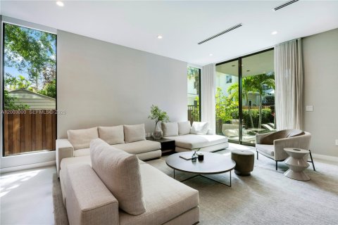 Townhouse in Miami, Florida 4 bedrooms, 269.6 sq.m. № 2066220 - photo 16