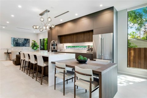 Townhouse in Miami, Florida 4 bedrooms, 269.6 sq.m. № 2066220 - photo 11