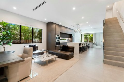 Townhouse in Miami, Florida 4 bedrooms, 269.6 sq.m. № 2066220 - photo 5