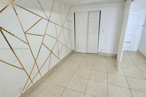 Condo in Miami, Florida № 2399975 - photo 10