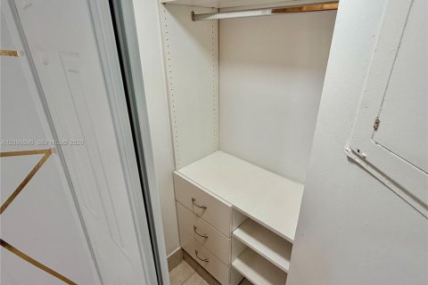 Condo in Miami, Florida № 2399975 - photo 11