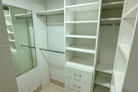 Condo in Miami, Florida № 2399975 - photo 9