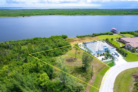 Terreno en venta en Port Charlotte, Florida № 1919636 - foto 1