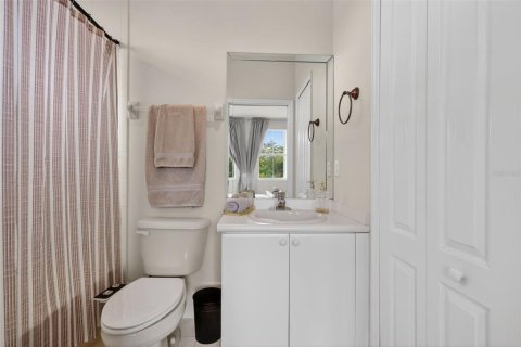 House in Miami, Florida 4 bedrooms, 282.7 sq.m. № 2310352 - photo 28