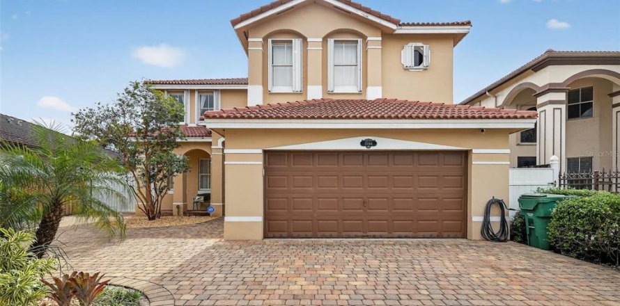 House in Miami, Florida 4 bedrooms, 282.7 sq.m. № 2310352
