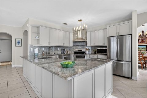 House in Miami, Florida 4 bedrooms, 282.7 sq.m. № 2310352 - photo 10