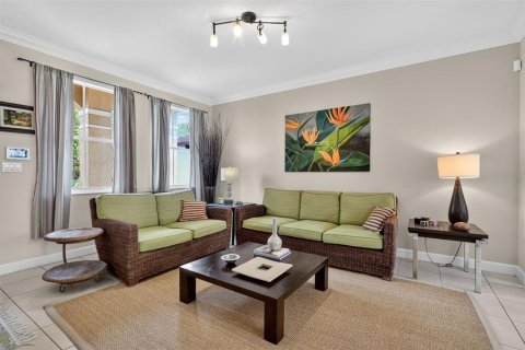 House in Miami, Florida 4 bedrooms, 282.7 sq.m. № 2310352 - photo 5
