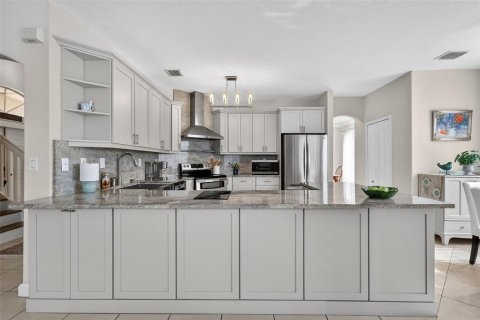 House in Miami, Florida 4 bedrooms, 282.7 sq.m. № 2310352 - photo 12