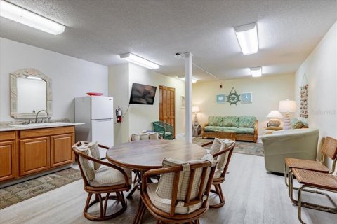 Condo in New Smyrna Beach, Florida, 2 bedrooms  № 1886213 - photo 14